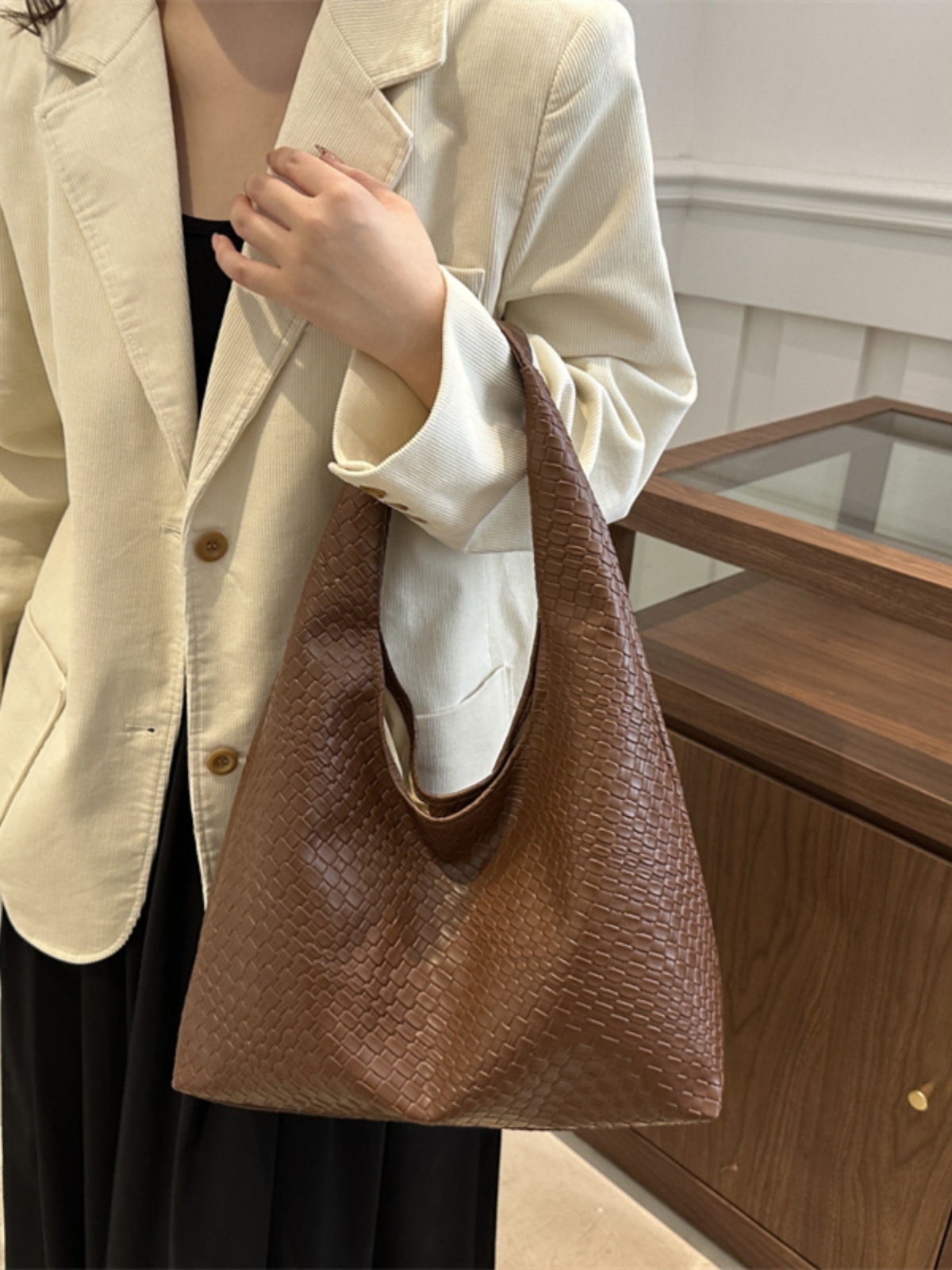트렌디한 통근용 우븐 토트백 여성용 대용량 싱글 숄더  - Women'S Young Bags 리뷰 및 가격